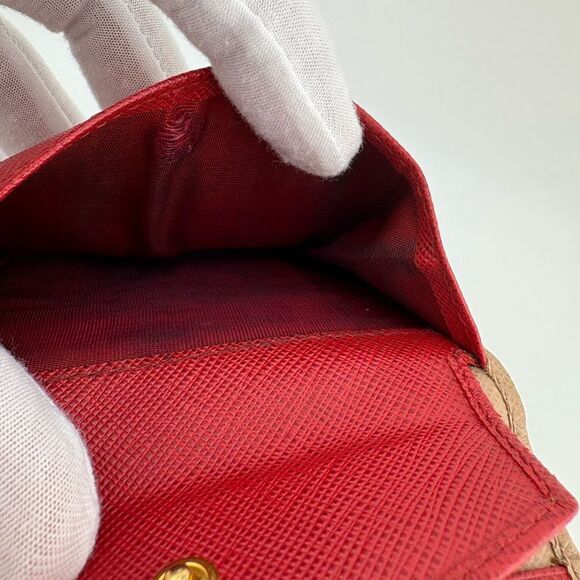 PRADA
Women's Saffiano Bi-Fold Leather Wallet in Cream - comes with box & COA - Picture 13 of 17